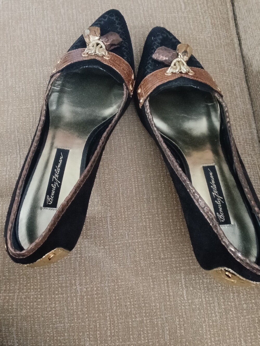 Beverly Feldman Black & Brown Pointed Toe Flats - Picture 3 of 9